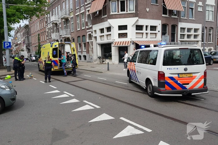 Automobilist rijdt door na botsing met scooter