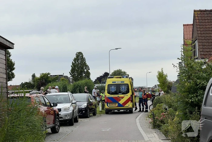 Traumahelikopter landt op voetbalveld