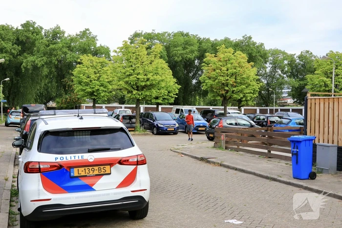 Geparkeerde auto in brand gestoken