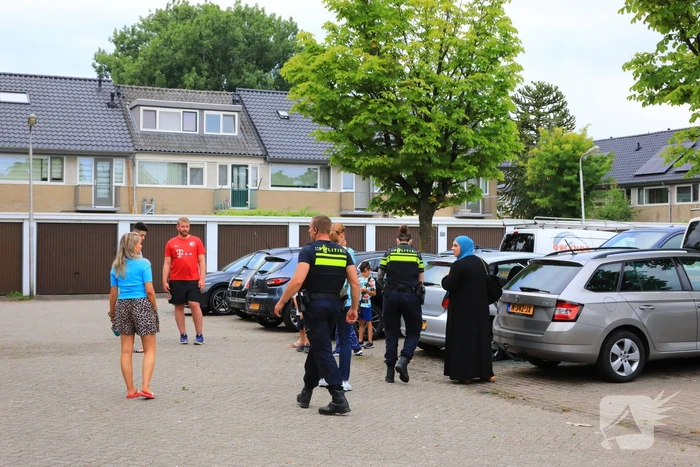 Geparkeerde auto in brand gestoken
