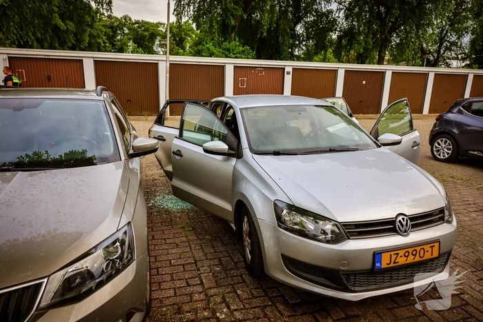 Geparkeerde auto in brand gestoken