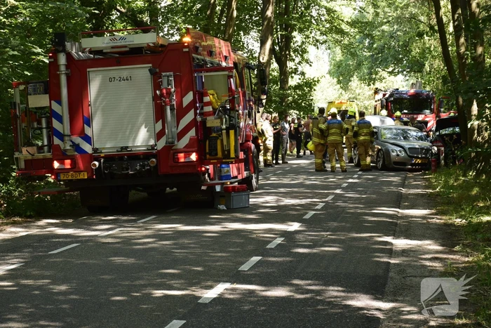 Flinke schade bij aanrijding tussen twee auto's