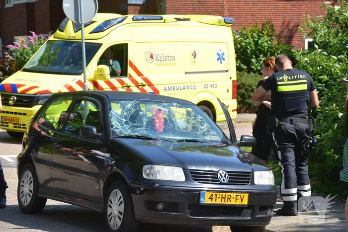 Persoon gewond bij aanrijding met auto