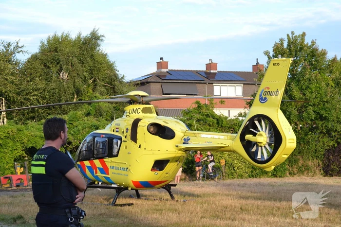Traumahelikopter landt in woonwijk