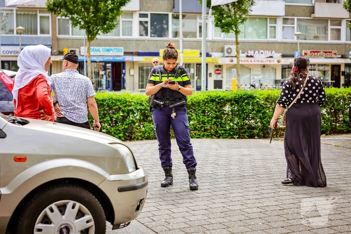 Scooterrijder gewond bij botsing voor winkelcentrum