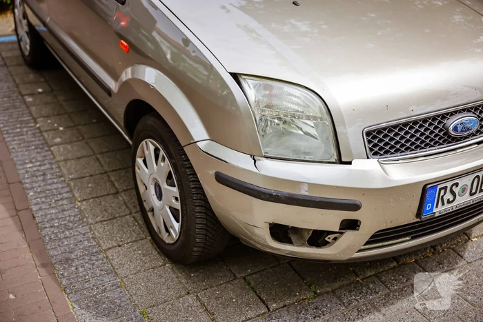Scooterrijder gewond bij botsing voor winkelcentrum