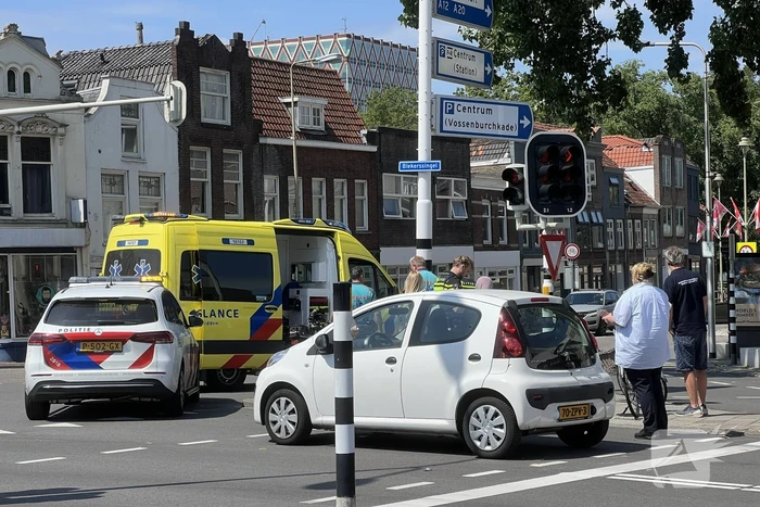 Fietser gewond bij aanrijding op kruising