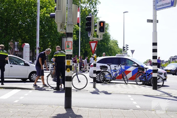 Fietser gewond bij aanrijding op kruising