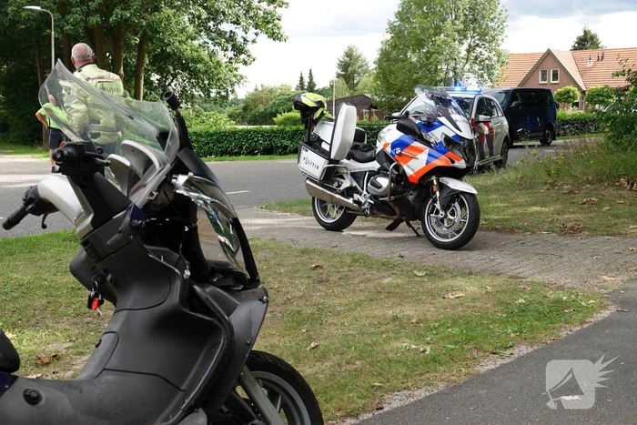 Motorrijder gewond bij botsing met personenauto