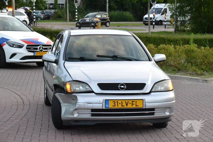 Schade na ongeval op kruising