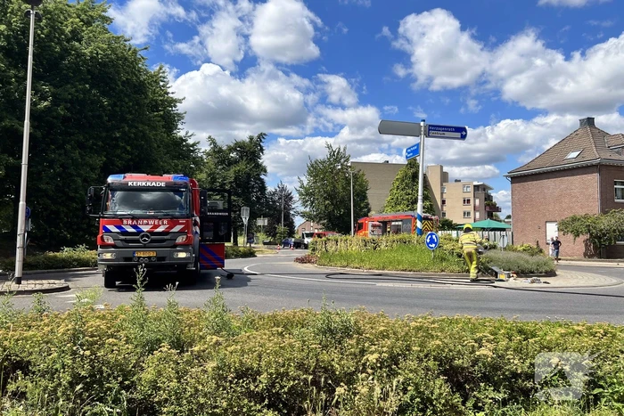 Aanhanger van vrachtwagen gekanteld