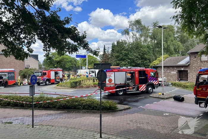 Aanhanger van vrachtwagen gekanteld
