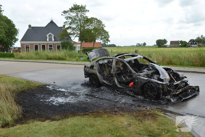 BMW volledig uitgebrand