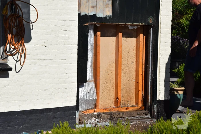 Isolatie vat vlam door wegbranden van verf