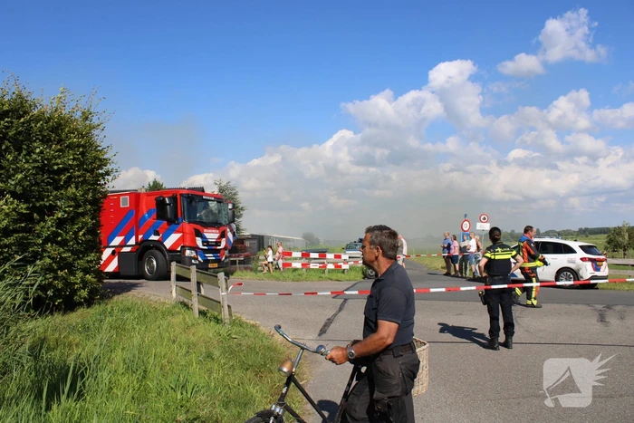 Schuur en camper verwoest vanwege brand