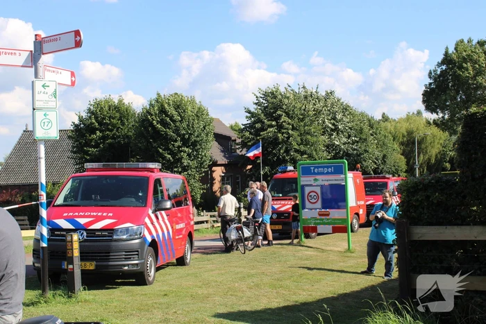 Schuur en camper verwoest vanwege brand