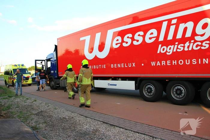 Vrachtwagen in botsing voor tunnel