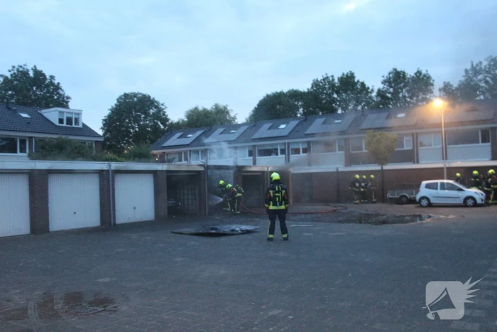Flinke brand in meerdere garageboxen