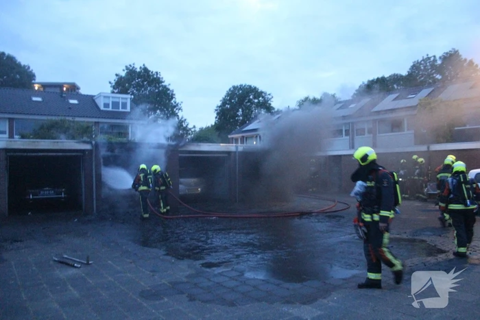 Flinke brand in meerdere garageboxen
