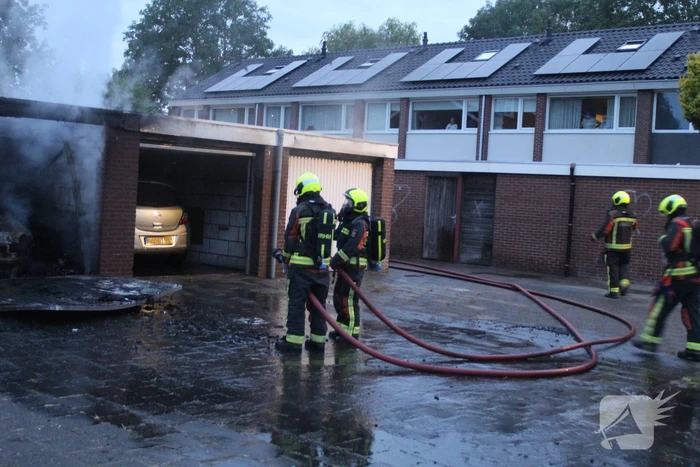 Flinke brand in meerdere garageboxen