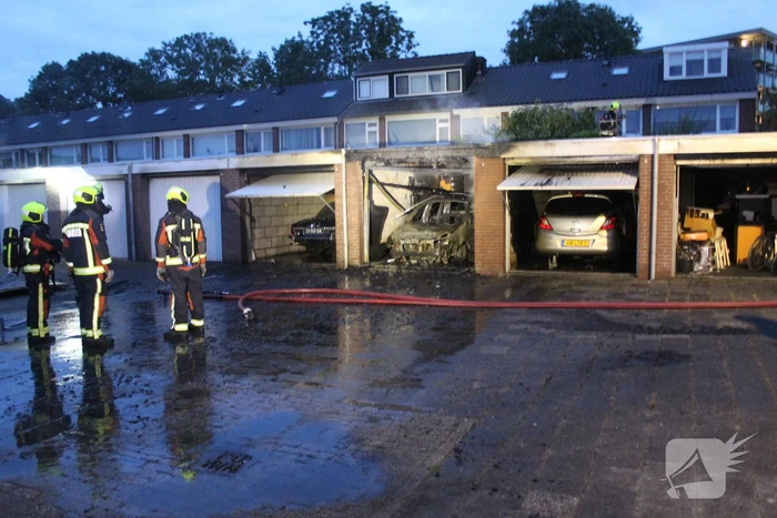 Flinke brand in meerdere garageboxen