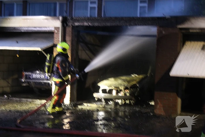 Flinke brand in meerdere garageboxen