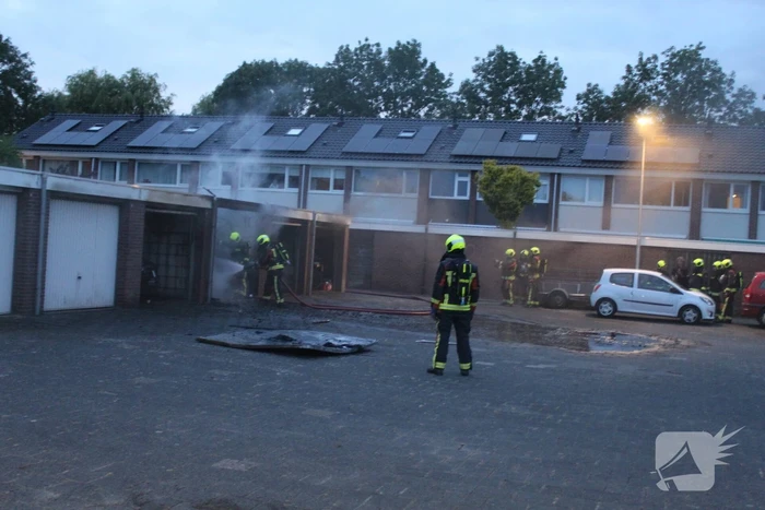 Flinke brand in meerdere garageboxen