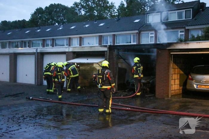 Flinke brand in meerdere garageboxen
