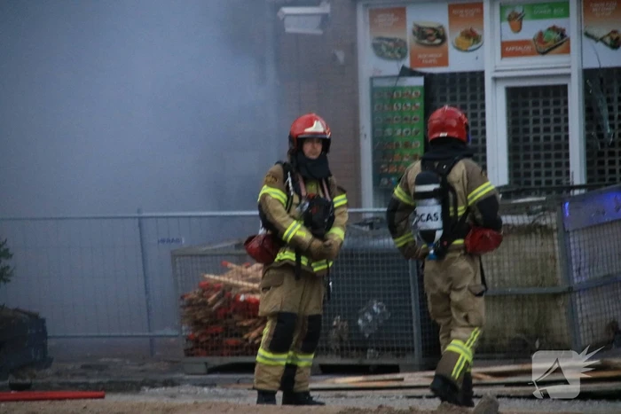 Enorme schade en brand na plofkraak