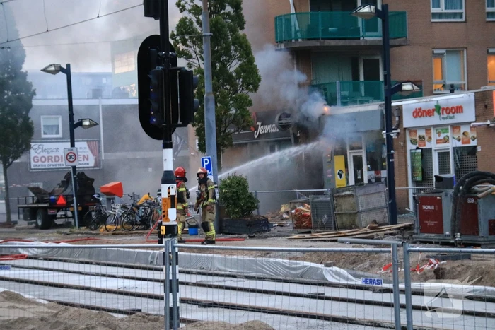 Enorme schade en brand na plofkraak