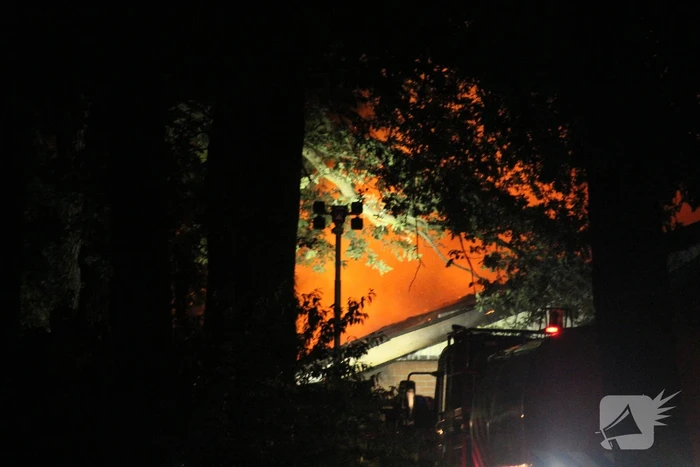 16 dieren omgekomen bij brand