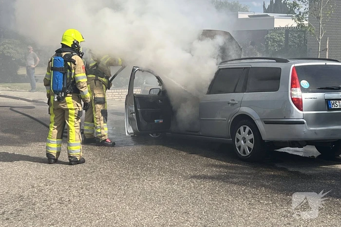 Auto verwoest vanwege brand