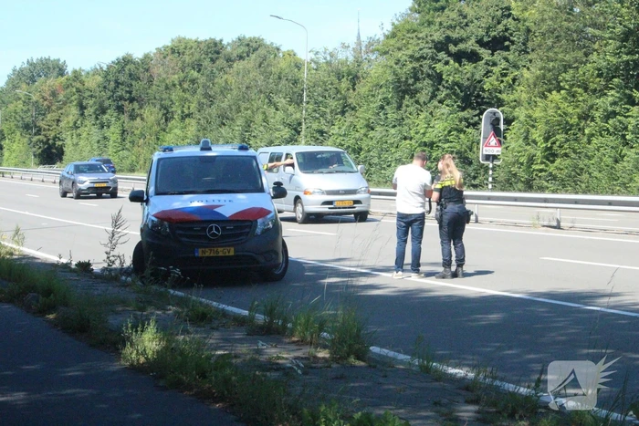 Vrouw onwel in personenauto