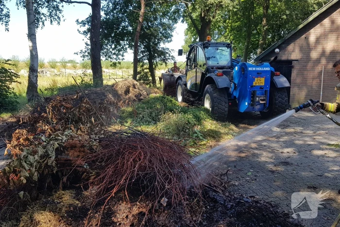 Brand in stapel snoeiafval