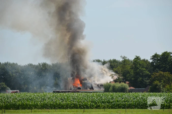 Boerderij volledig in brand