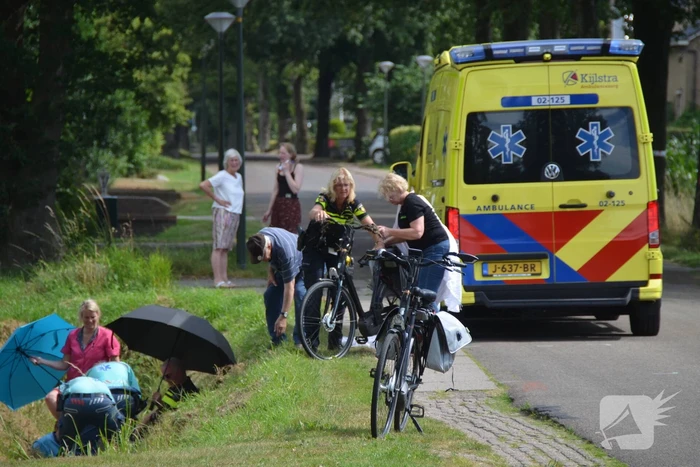 Fietsster gewond na val in greppel