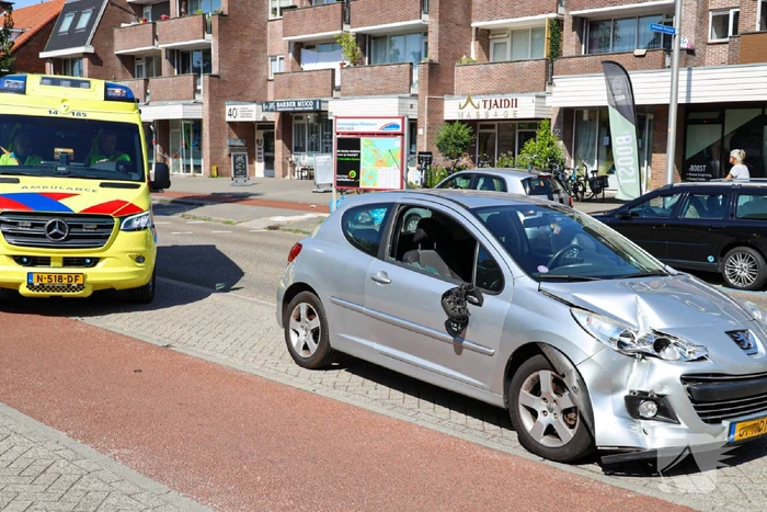 Automobilist kruipt door oog van de naald