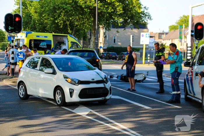 Bestuurder scooter gewond bij aanrijding met auto