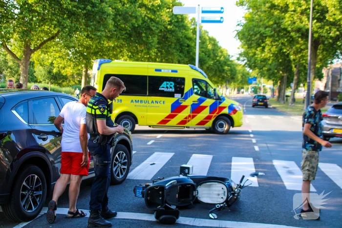 Bestuurder scooter gewond bij aanrijding met auto