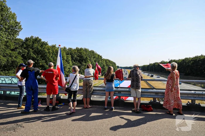 Boeren demonstratie op viaduct snelweg