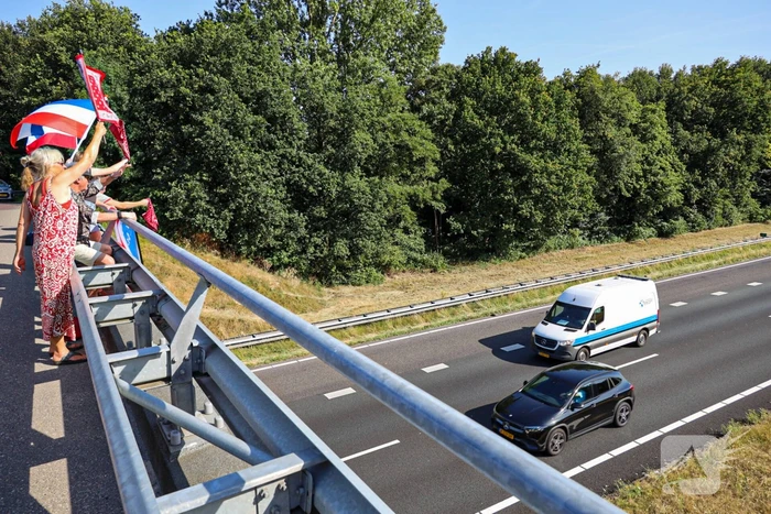 Boeren demonstratie op viaduct snelweg