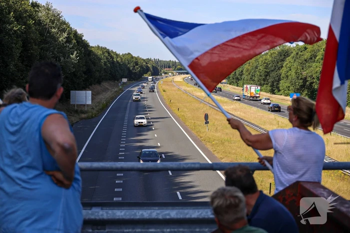 Boeren demonstratie op viaduct snelweg