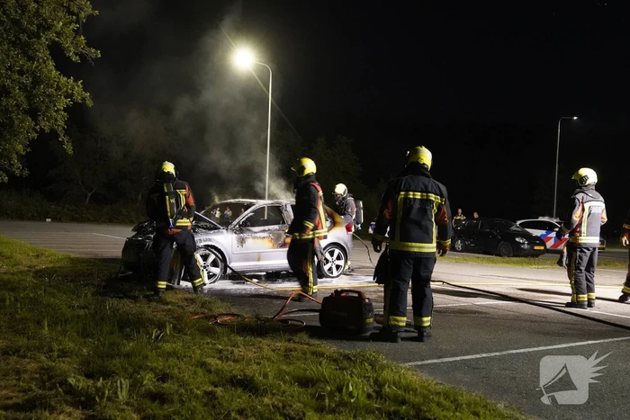 Auto volledig uitgebrand