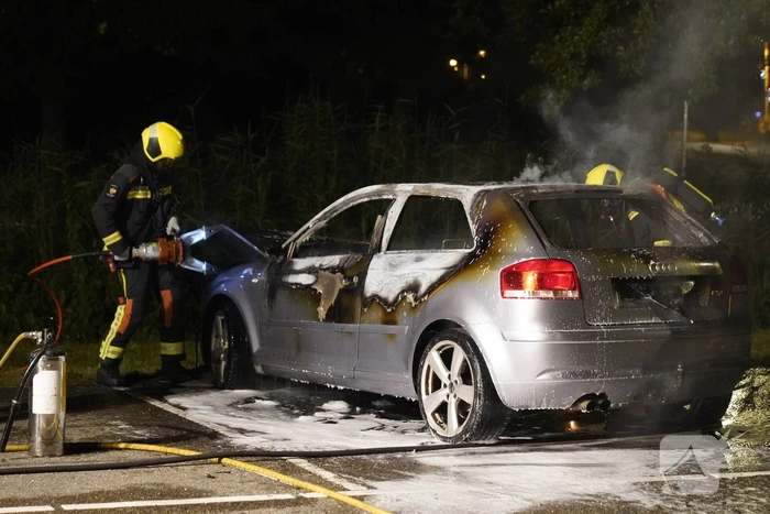Auto volledig uitgebrand
