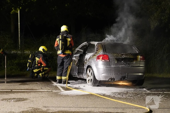 Auto volledig uitgebrand