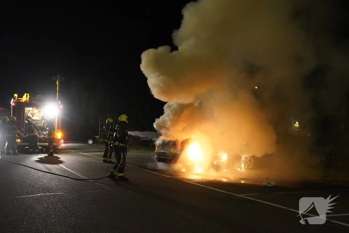 Auto volledig uitgebrand