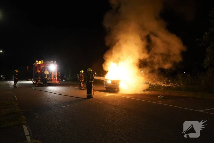 Auto volledig uitgebrand