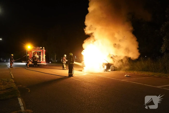 Auto volledig uitgebrand