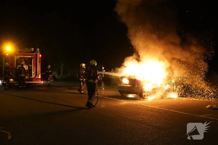 Auto volledig uitgebrand
