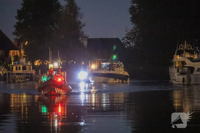 Brand aan boord van motorboot op Gooimeer